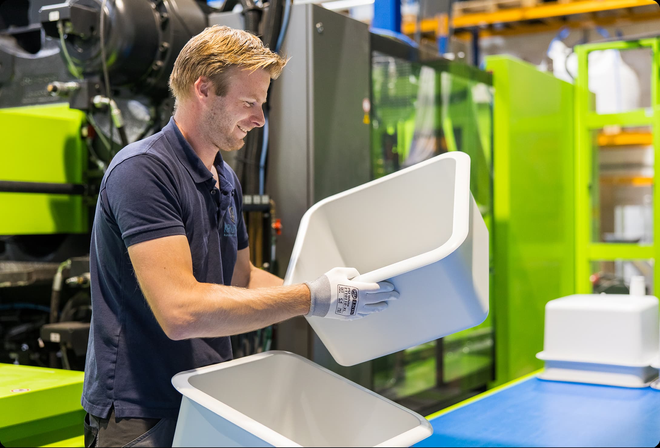 Krunon medewerker met kunststof onderdeel